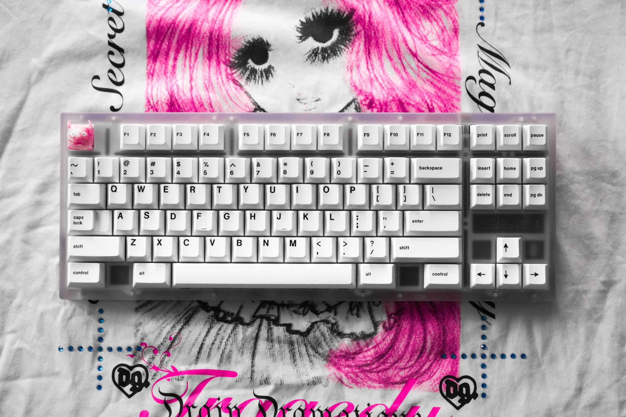 Discovery splash banner for Rukia’s Keyboard hut Discord server