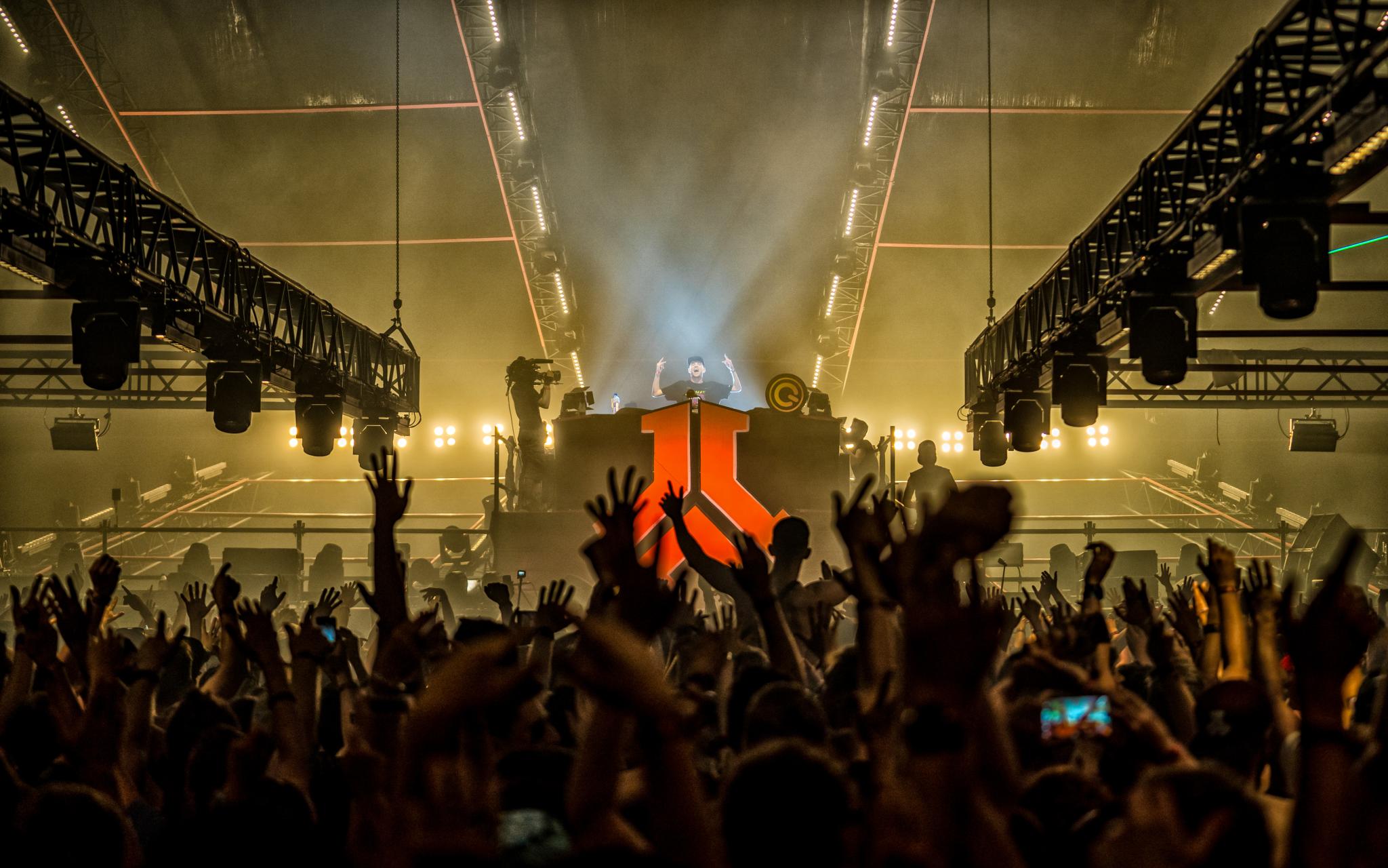 Discovery splash banner for /r/hardstyle Discord server